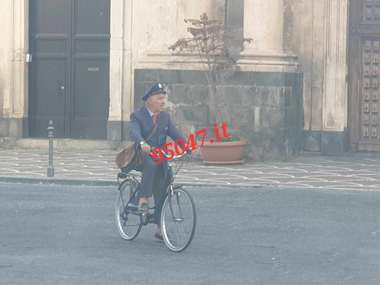 IL POSTINO DI "C’È POSTA PER TE" MARCELLO MORDINO AVVISTATO A PATERNÒ