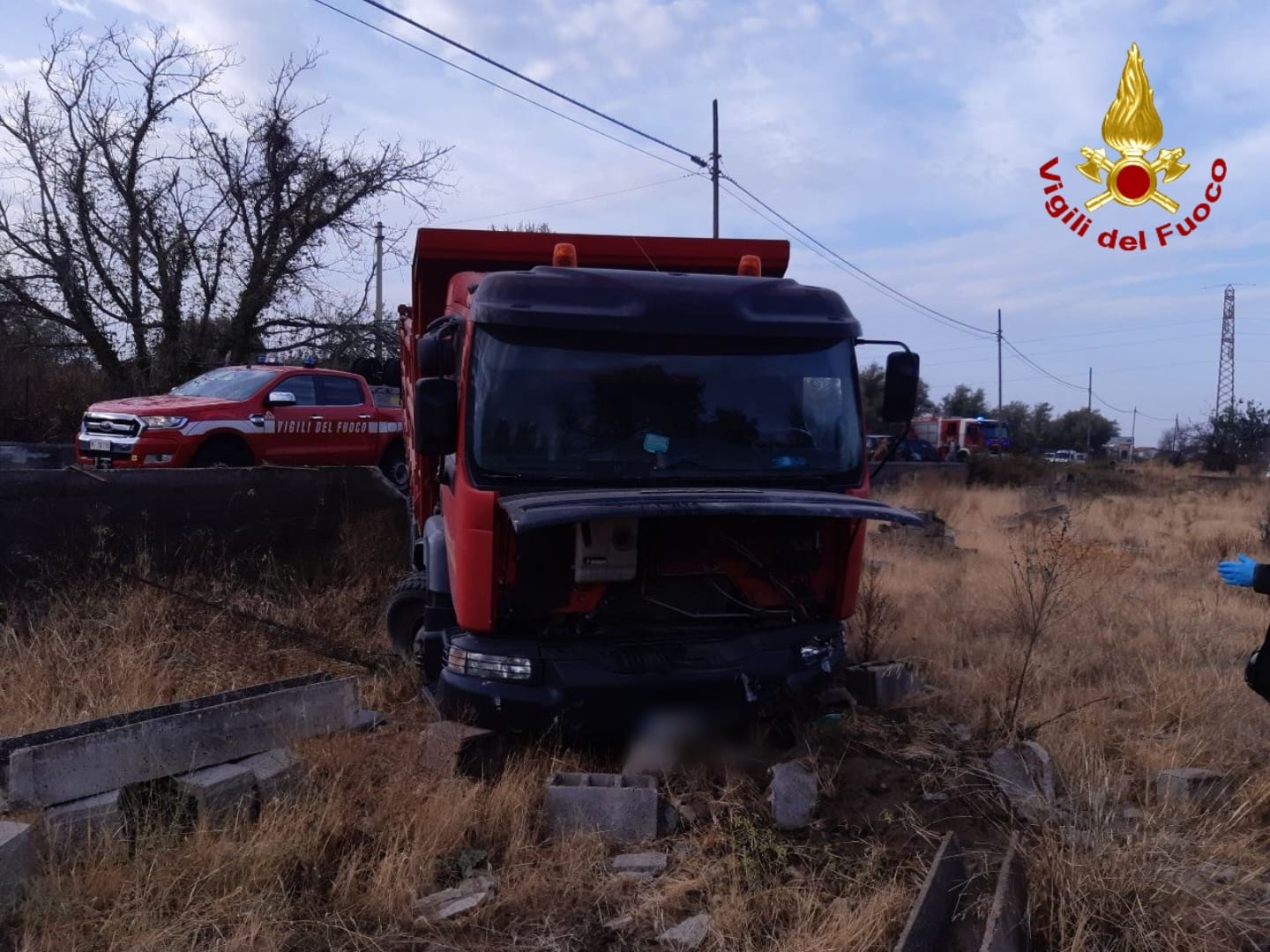 PATERNO'. INCIDENTE QUESTA MATTINA IN VIA MONGIBELLO: TRE MEZZI COINVOLTI, DUE FERITI