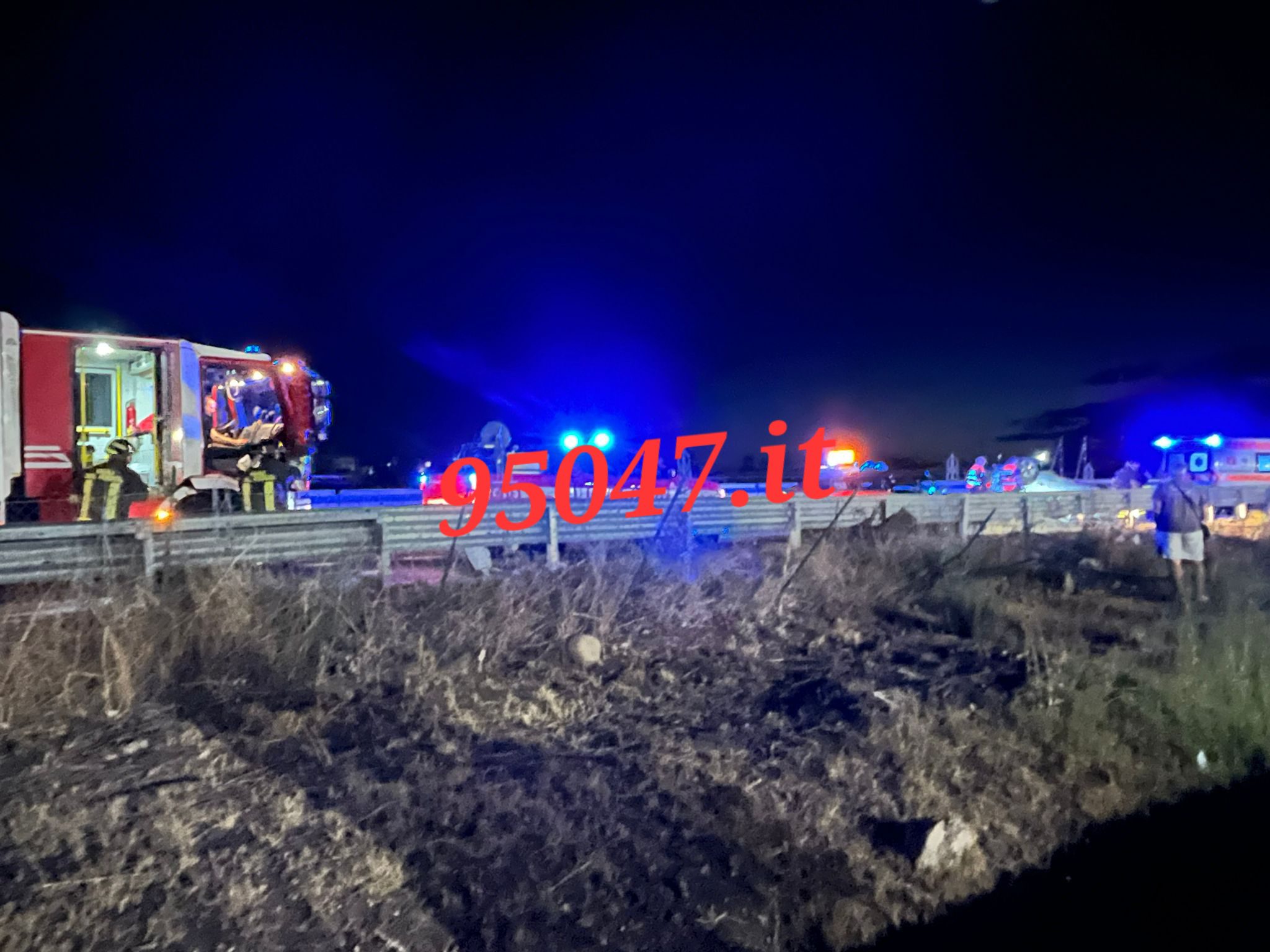 GRAVE INCIDENTE SULLA SUPERSTRADA 121: AUTO SI RIBALTA NEI PRESSI DELLO SVINCOLO DEL CENTRO COMMERCIALE
