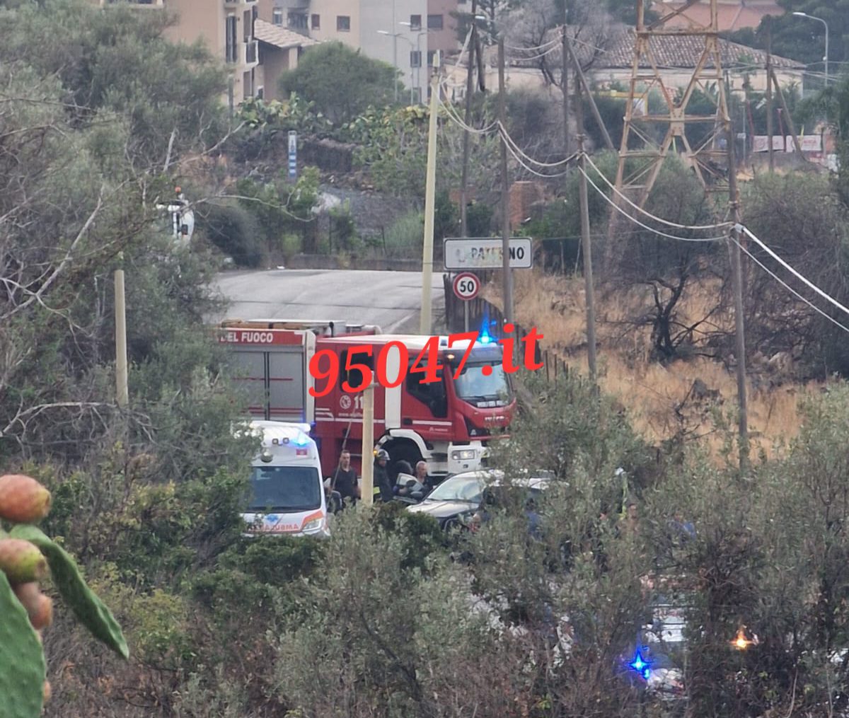 PATERNO'. INCIDENTE QUESTA MATTINA IN VIA MONGIBELLO: TRE MEZZI COINVOLTI, DUE FERITI