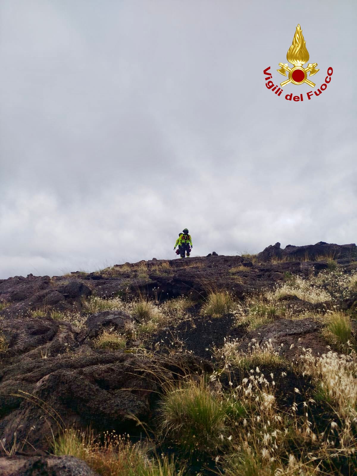 SOCCORSI DUE RAGAZZI CHE SI ERANO PERSI DURANTE UN’ESCURSIONE ALLA GROTTA DEL GELO SUL VERSANTE NORD DELL’ETNA