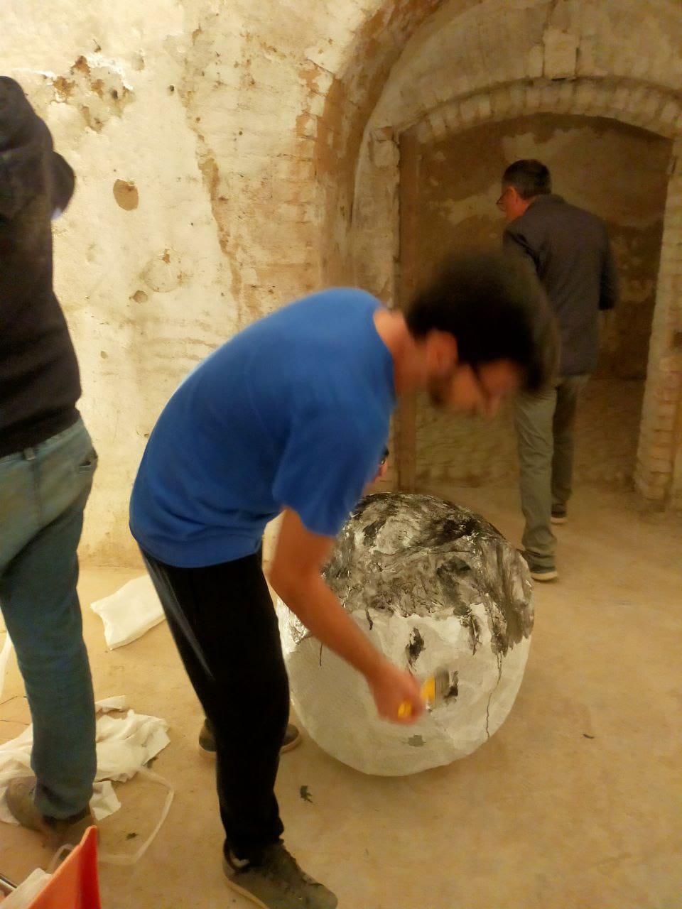 La Balena Danzante e la Luna Bianca: Un Viaggio Poetico tra Mare e Magia alla Biennale dello Stretto