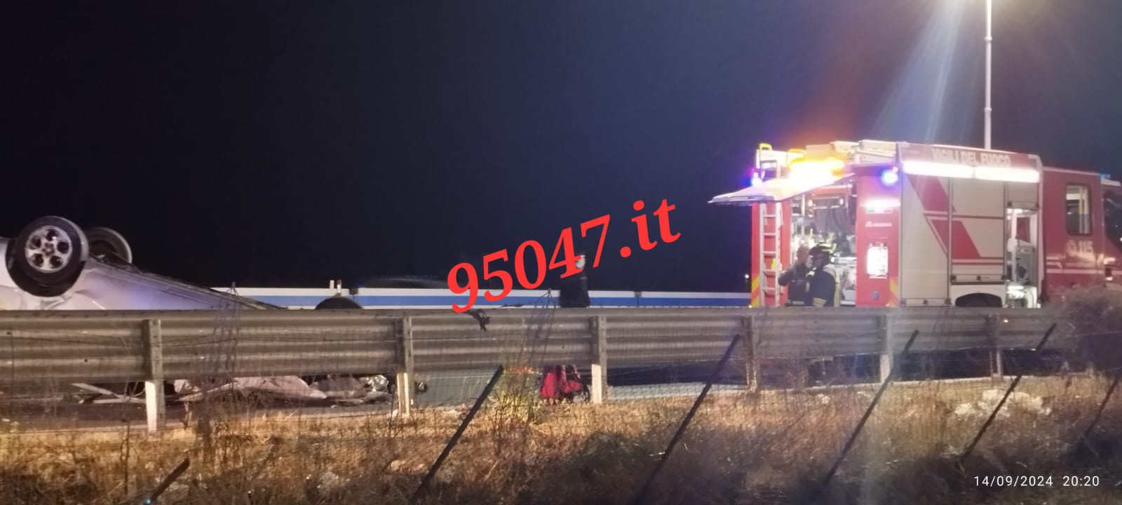 INCIDENTE SULLA SUPERSTRADA 121: AUTO SI RIBALTA NEI PRESSI DELLO SVINCOLO DEL CENTRO COMMERCIALE, UN FERITO