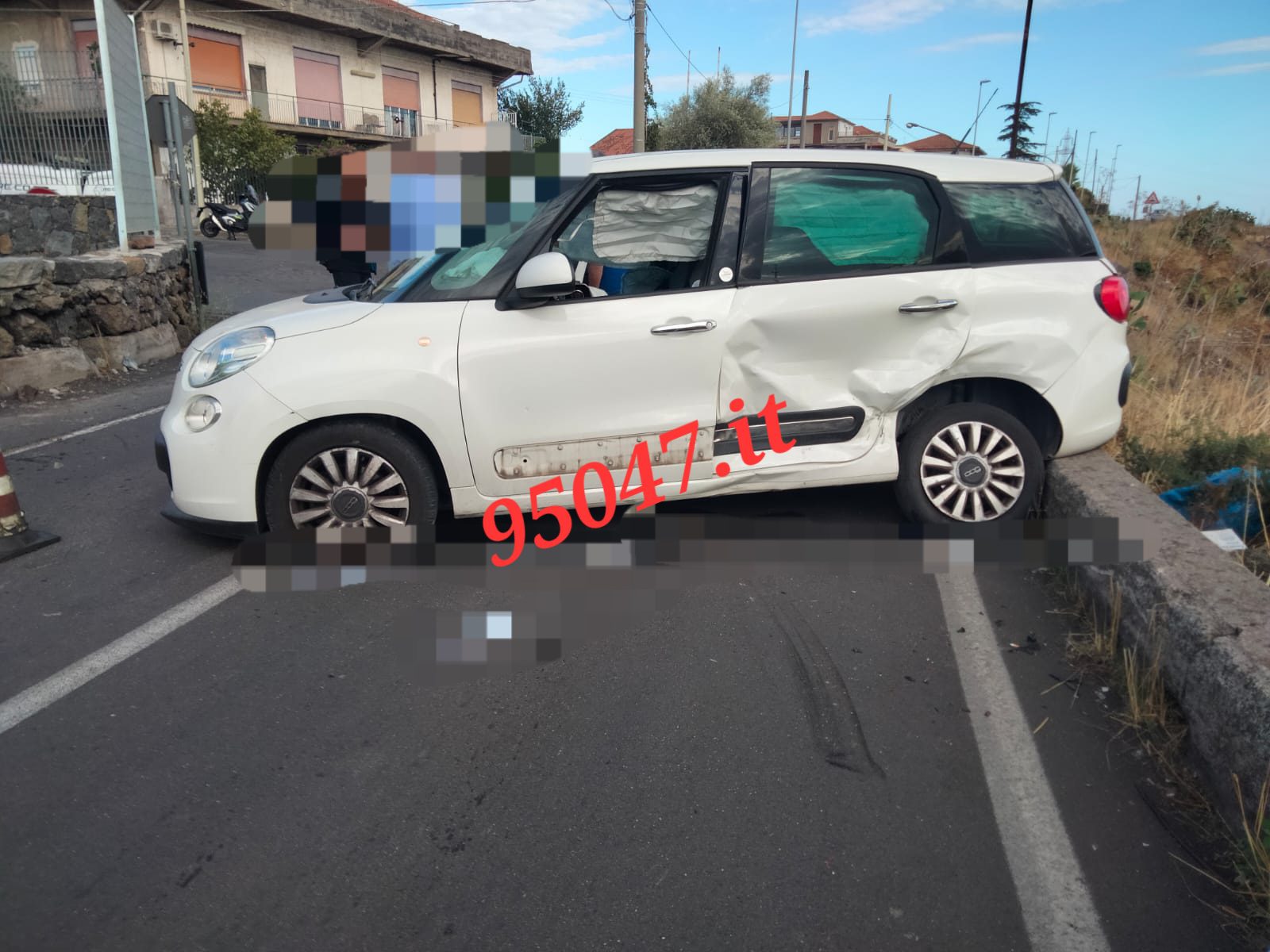 BELPASSO: SCONTRO FRA DUE AUTO SULLA SP 56/I, DONNA FERITA E UOMO IN FUGA. UNA DELLE AUTO RISULTATA RUBATA