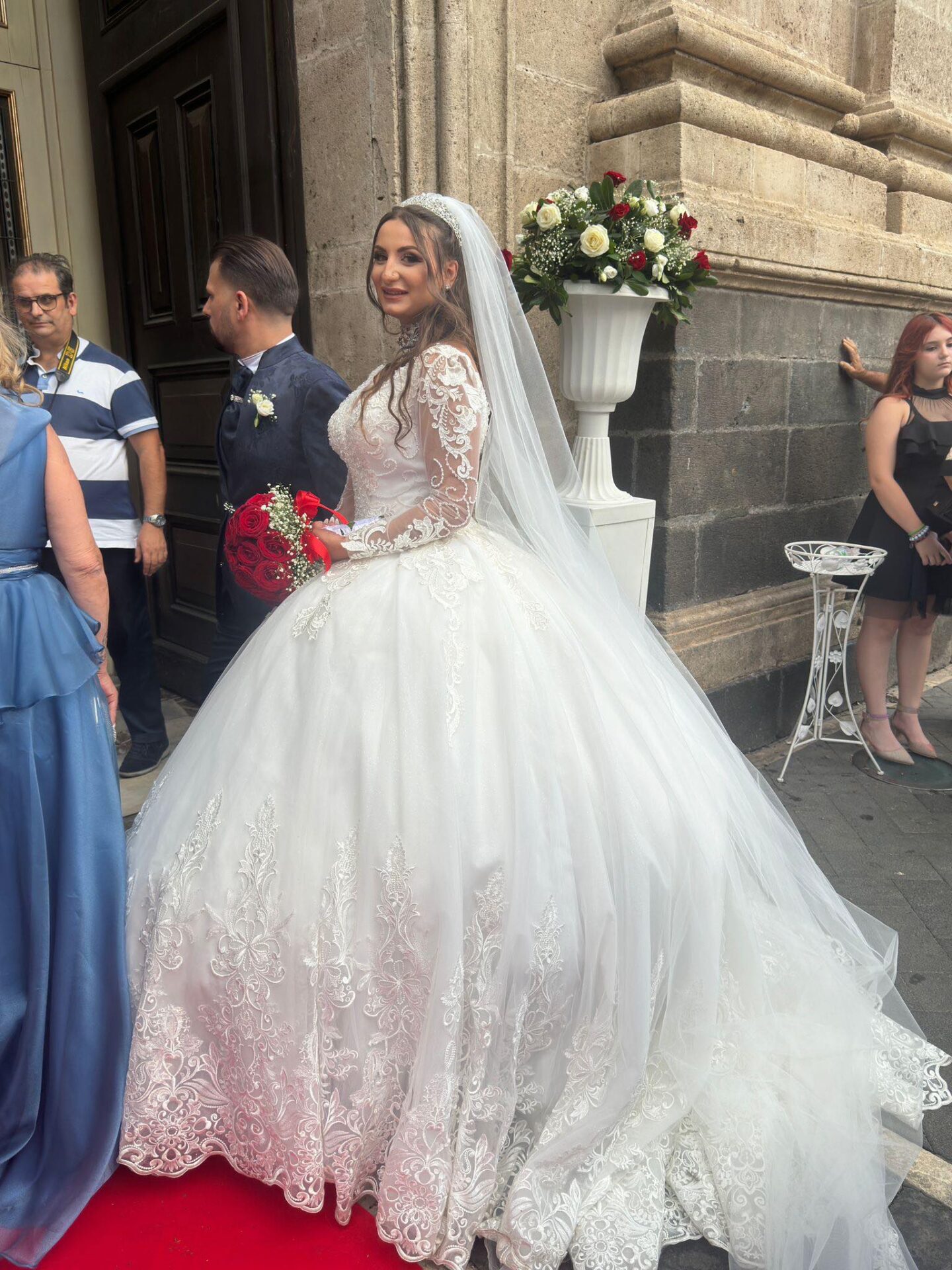 EZIO E MELISSA: DAL CASTELLO NORMANNO AL SÌ NELLA CHIESA DI SANTA BARBARA