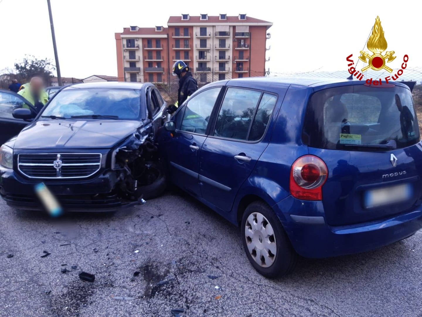 PATERNO'. INCIDENTE QUESTA MATTINA IN VIA MONGIBELLO: TRE MEZZI COINVOLTI, DUE FERITI