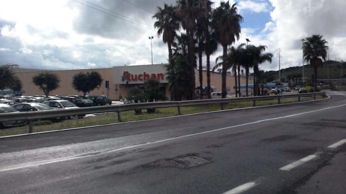 LAVORATORI EX FRANZY’S-AUCHAN MISTERBIANCO: IL SINDACO CORSARO CHIEDE TAVOLO IN PREFETTURA - 