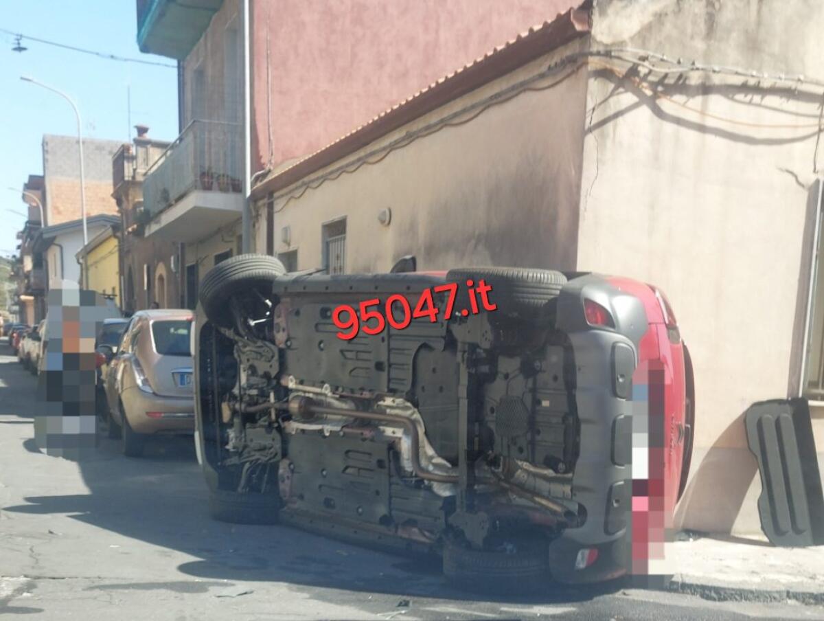 ENNESIMO INCIDENTE NEL COMPRENSORIO: AUTO SI RIBALTA A  BELPASSO - 