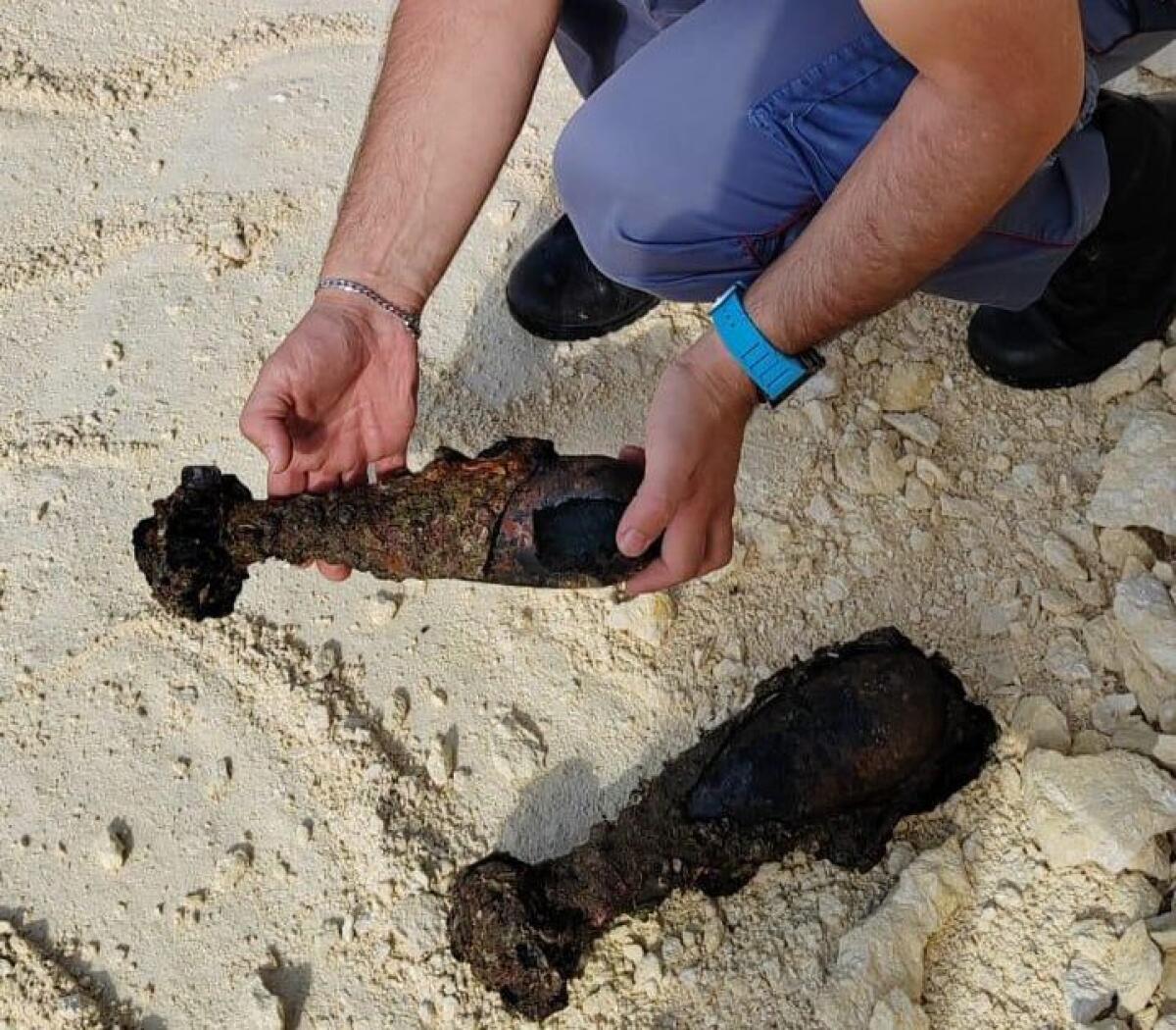 DUE ORDINI TROVATI NEL MOLO DI SAN GIOVANNI LI CUTI, MESSI IN SICUREZZA DALLA POLIZIA DI STATO - 