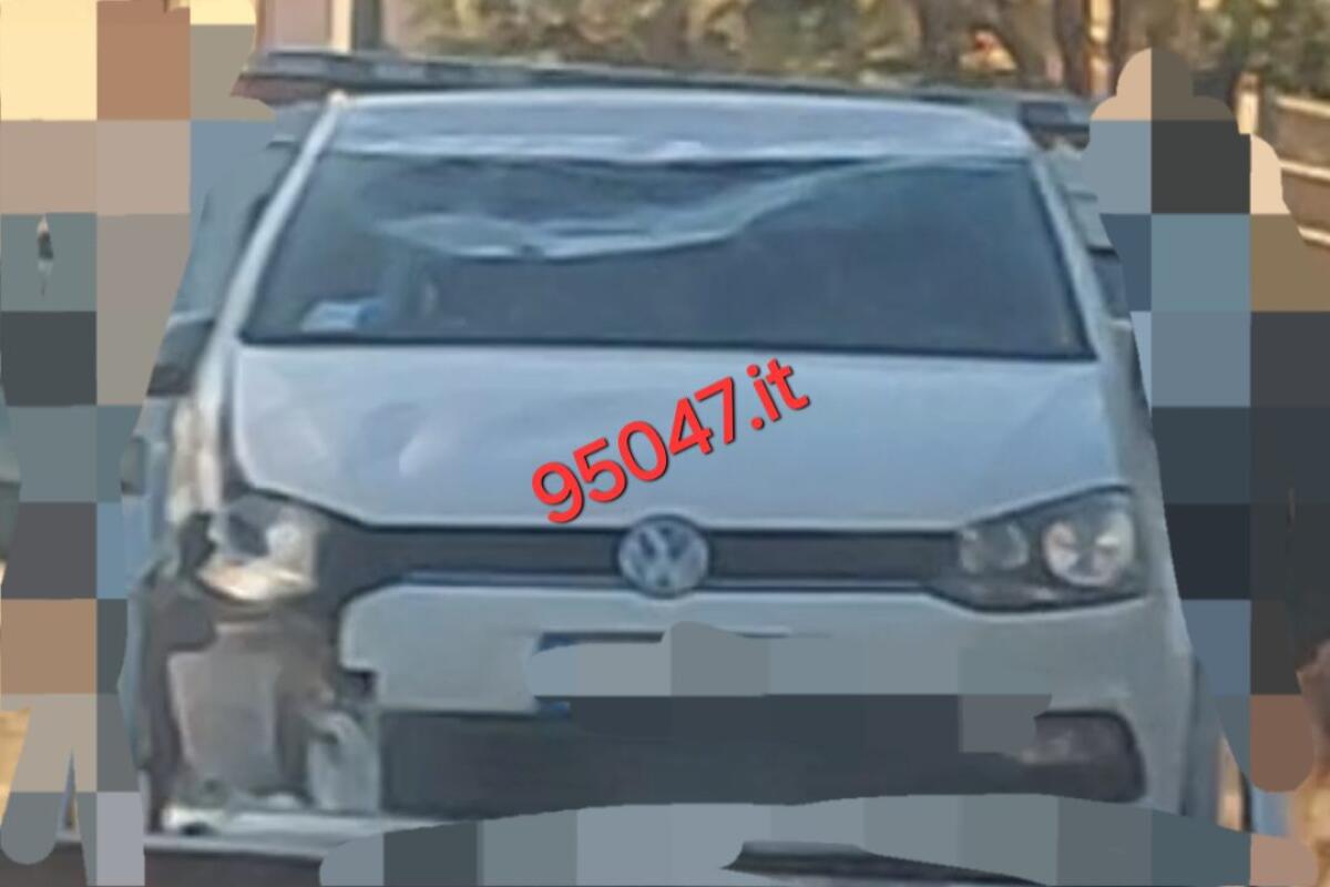 INCIDENTE A MOTTA SANT’ANASTASIA: AUTO SI RIBALTA IN CORSO SICILIA - 