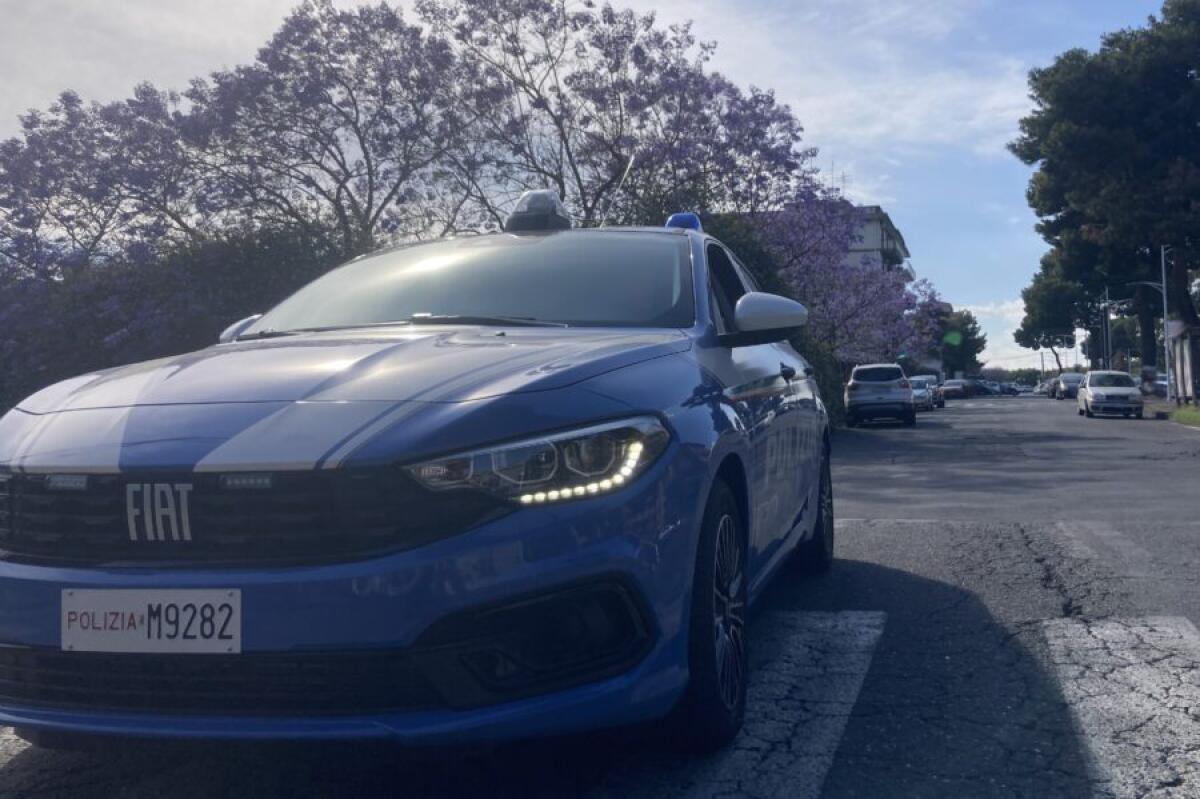 RISSA PER UN POSTO AUTO A CATANIA, MINACCE E AUTO DANNEGGIATA: TRE DENUNCIATI - 