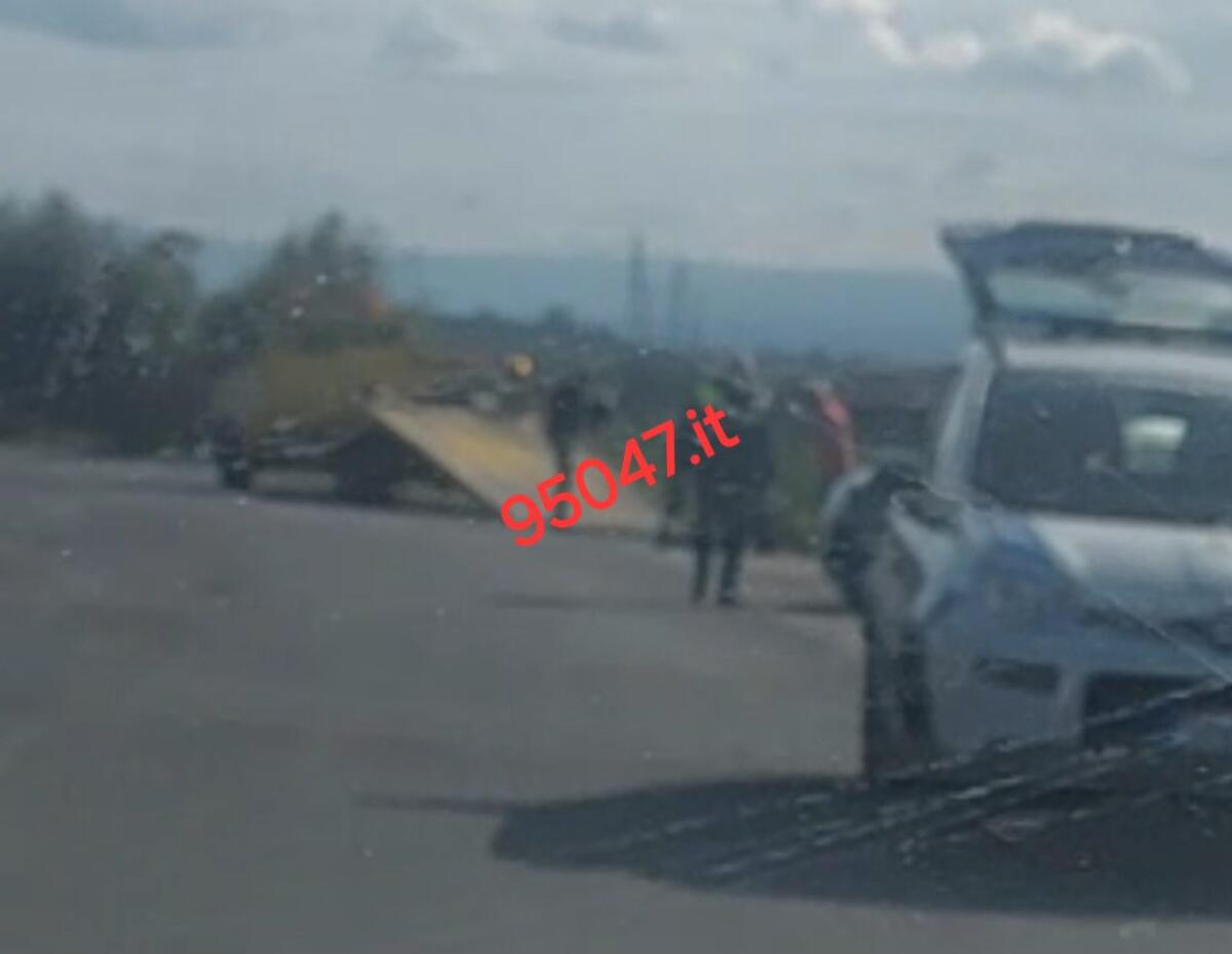 PATERNÒ, INCIDENTE SULLA SP 137/II: MOTOCICLISTA FINISCE FUORI STRADA, INTERVIENE L'ELISOCCORSO - 