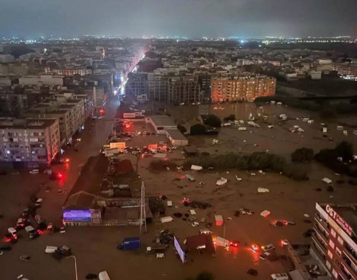 ALLUVIONI IN SPAGNA, STRAGE A VALENCIA ALMENO 65 MORTI: TRA DI LORO ANCHE BAMBINI - 