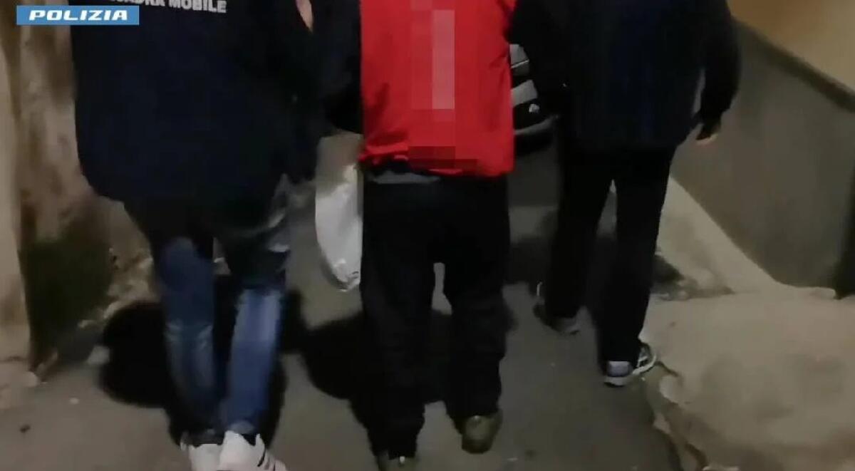 ARRESTATO 40ENNE A  BIANCAVILLA, VIOLENTAVA LA FIGLIA PICCOLA DELLA CONVIVENTE E COSTRINGEVA LA DONNA AD ASSISTERE - 