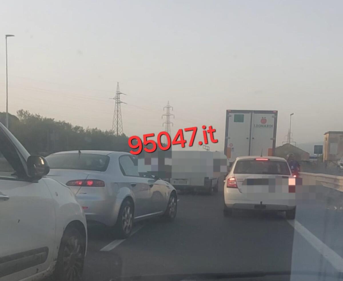 ENNESIMO INCIDENTE SULLA SS121 NEI PRESSI DI PIANO TAVOLA, TAMPONAMENTO TRA PIU AUTOVETTURE,  LUNGHE CODE - 