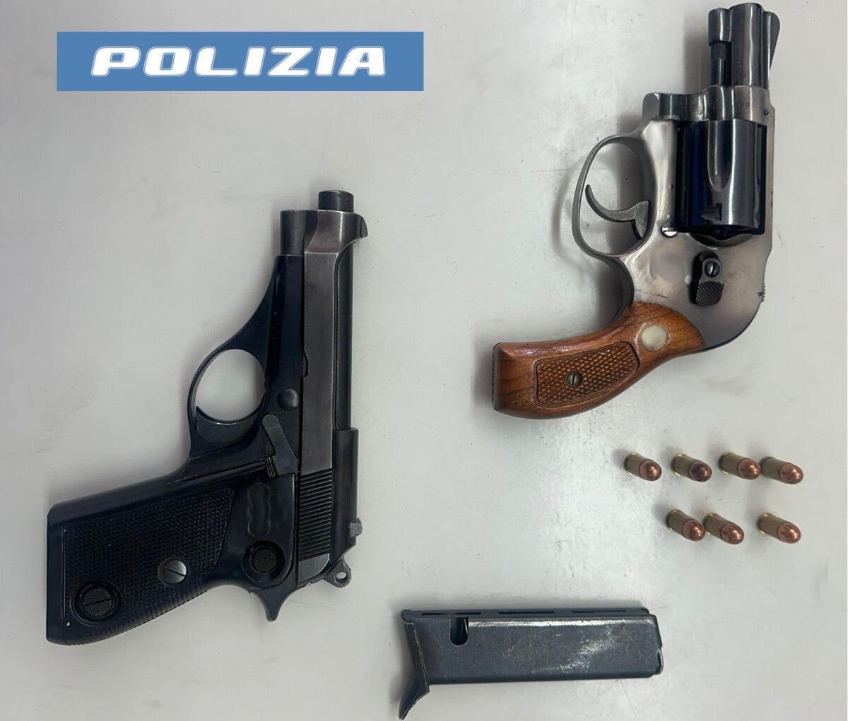 CATANIA. POLIZIA SEQUESTRA PISTOLE EREDITATE NON DENUNCIATE A UN 57ENNE - 