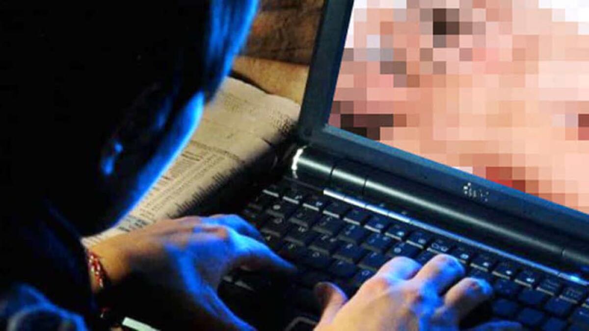 INVIAVA VIDEO PORNO IN CHAT A UNA UNA BAMBINA DI 8 ANNI RESIDENTE IN PROVINCIA DI SIRACUSA, IN MANETTE UN 27ENNE - 