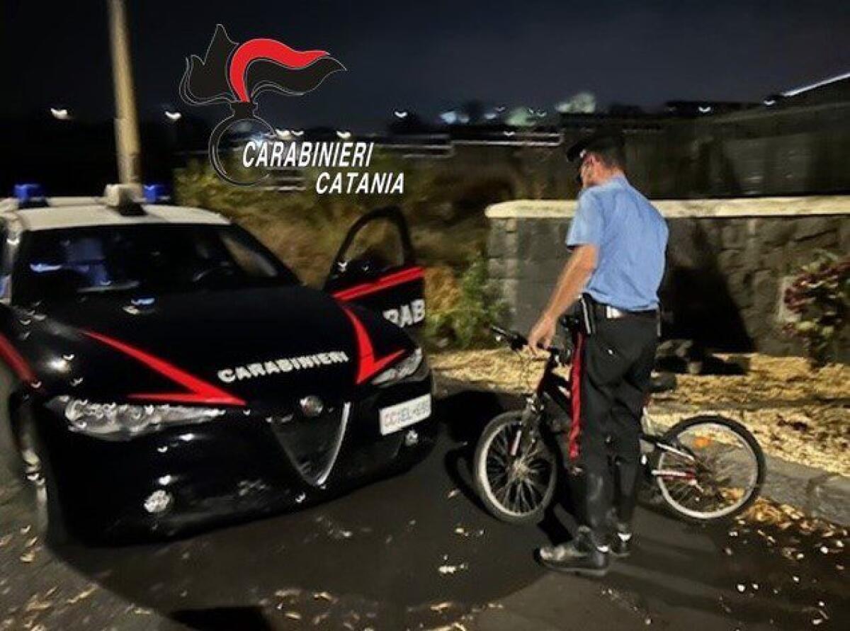 SAN PIETRO CLARENZA. SORPRESO MENTRE SCAVALCA UN CANCELLO PER RUBARE UNA BICI: ARRESTATO DAI CARABINIERI - 