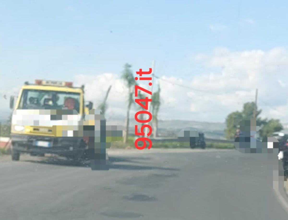 PATERNÒ, MOTOCICLISTA FINISCE FUORI STRADA, INTERVIENE L'ELISOCCORSO - 