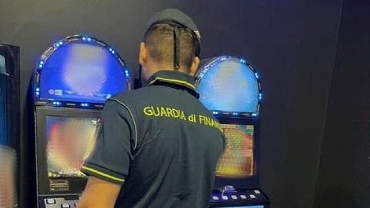 SCOMMESSE ILLEGALI: BLITZ DELLA GUARDIA DI FINANZA A CATANIA E BIANCAVILLA, TITOLARI DENUNCIATI E MULTE FINO A 15.000 EURO - 