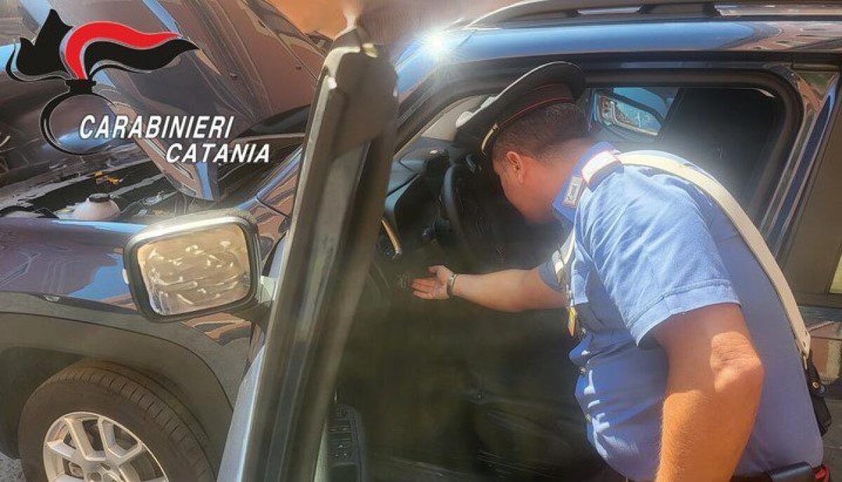 CARABINIERI INTERCETTANO UN’AUTO RUBATA; DENUNCIATI DUE ADRANITI PER RICETTAZIONE  E POSSESSO DI ARNESI DA SCASSO - 