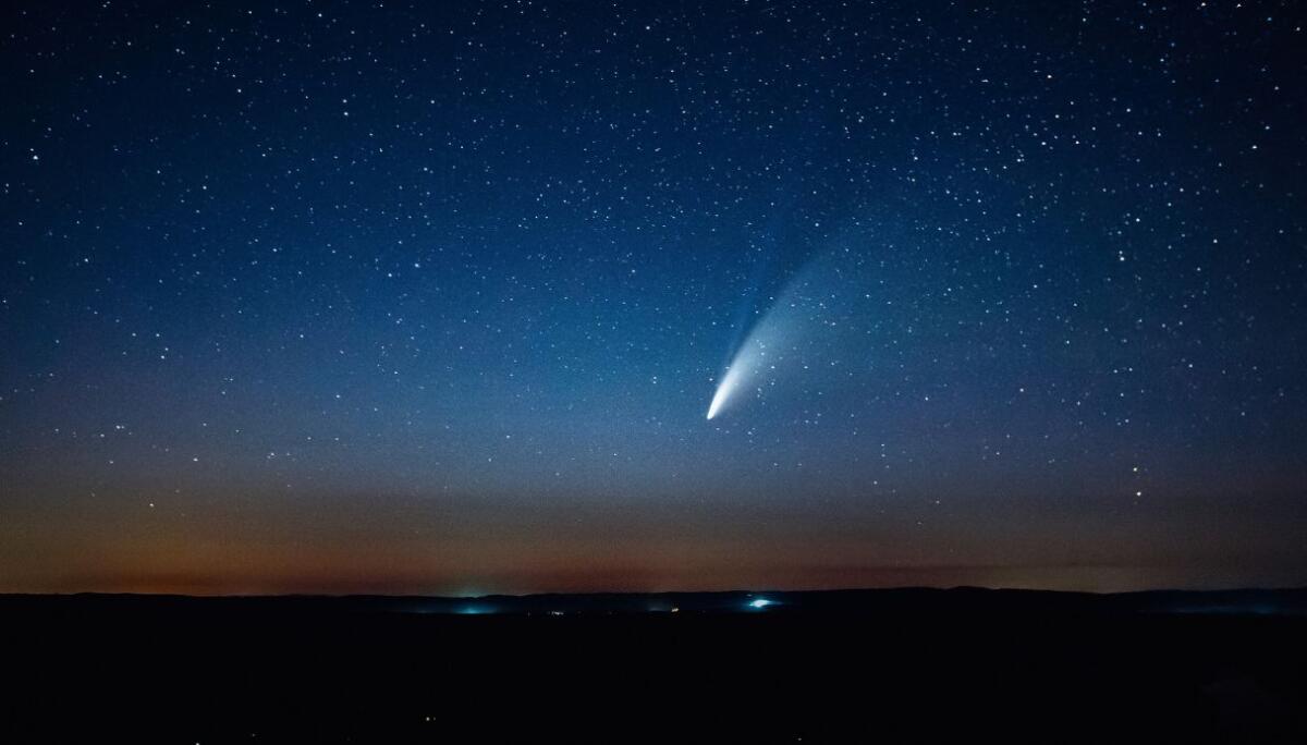 LA "COMETA DEL SECOLO" SI AVVICINA ALLA TERRA. GIÀ DIVERSI AVVISTAMENTI, MA OGGI SARÀ IL MOMENTO MIGLIORE PER AMMIRARLA - 