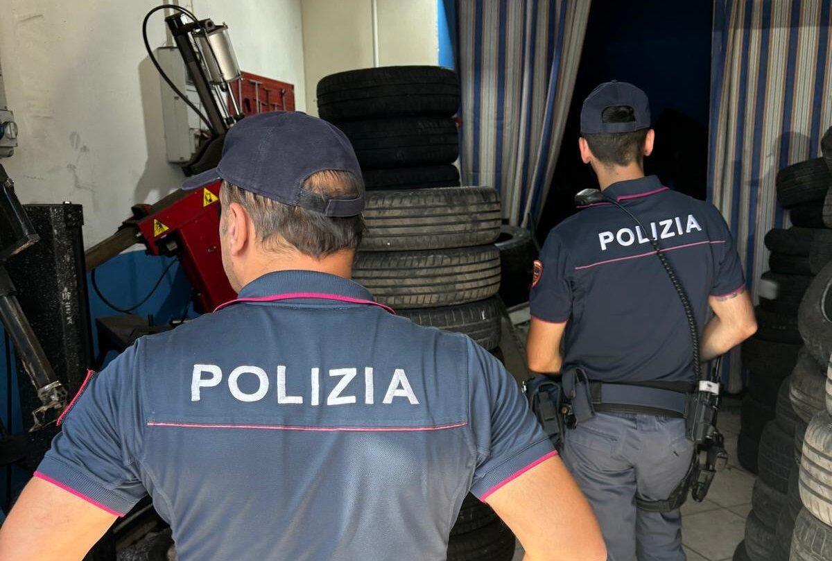 FACEVA IL GOMMISTA DA 50ANNI A CATANIA SENZA ALCUNA AUTORIZZAZIONE - 