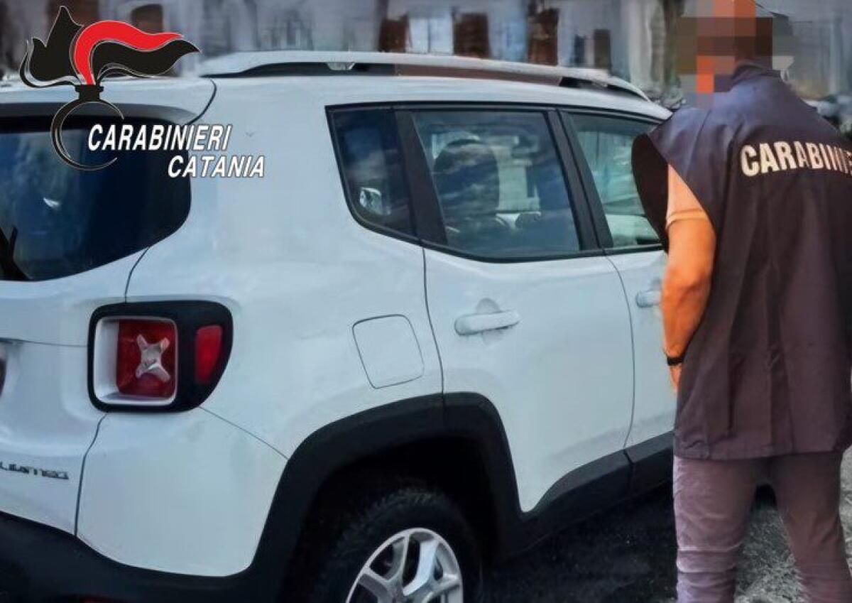 CATANIA. Fermato mentre posteggia il fuoristrada rubato - 