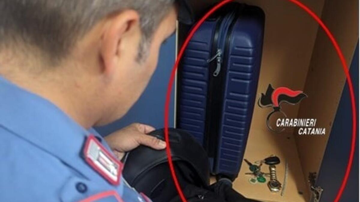 ACI CASTELLO: EX RUBA ROLEX E GIOIELLI AL COMPAGNO E CHIEDE RISCATTO, DENUNCIATA - 