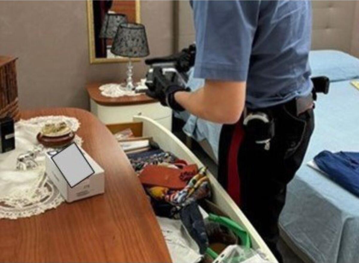 RAMACCA. NASCONDEVA LA DROGA IN CAMERA DA LETTO: ARRESTATO - 