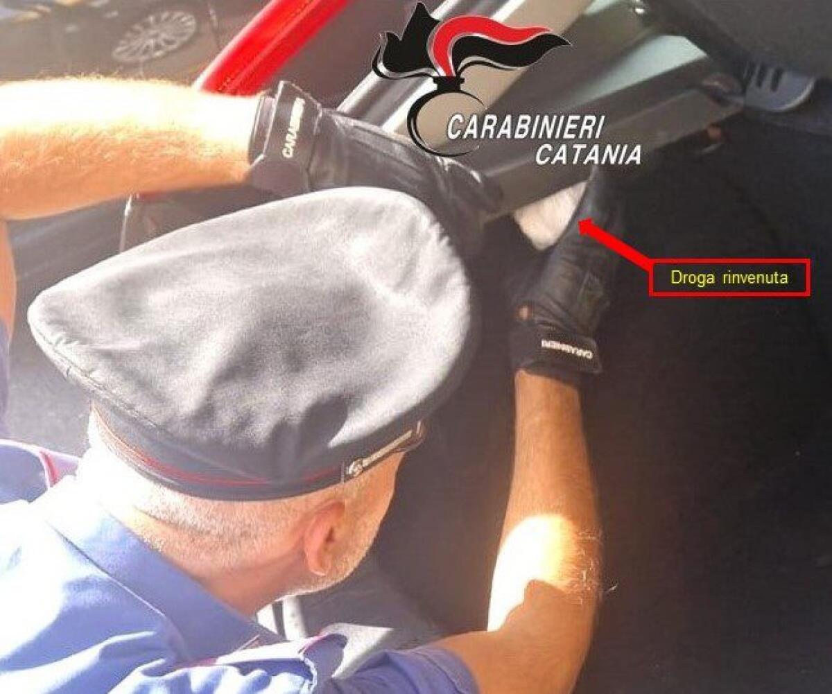 RANDAZZO. RISCHIA UN INCIDENTE PER EVITARE IL CONTROLLO DEI CARABINIERI E VIENE DENUNCIATA PER DROGA - 