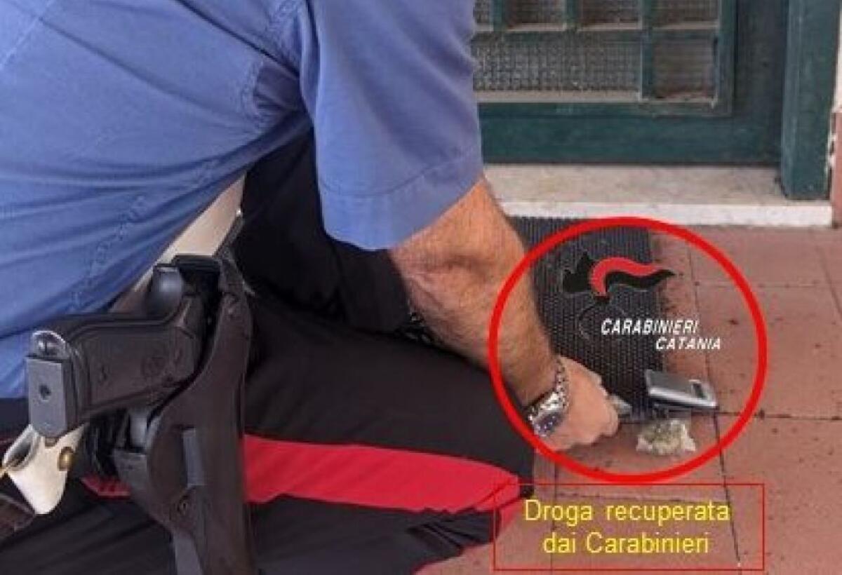 ACIREALE. NASCONDEVA LA DROGA NEI CONTENITORI ENEL - 