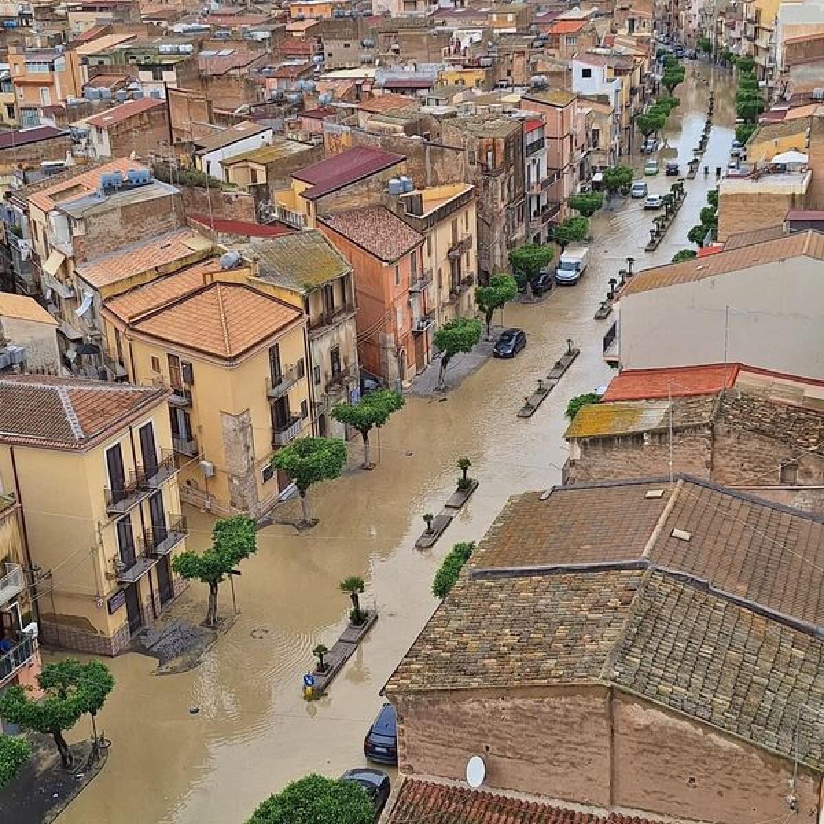 ESONDA IL FIUME SALSO A LICATA, EVACUAZIONI IN CORSO - 