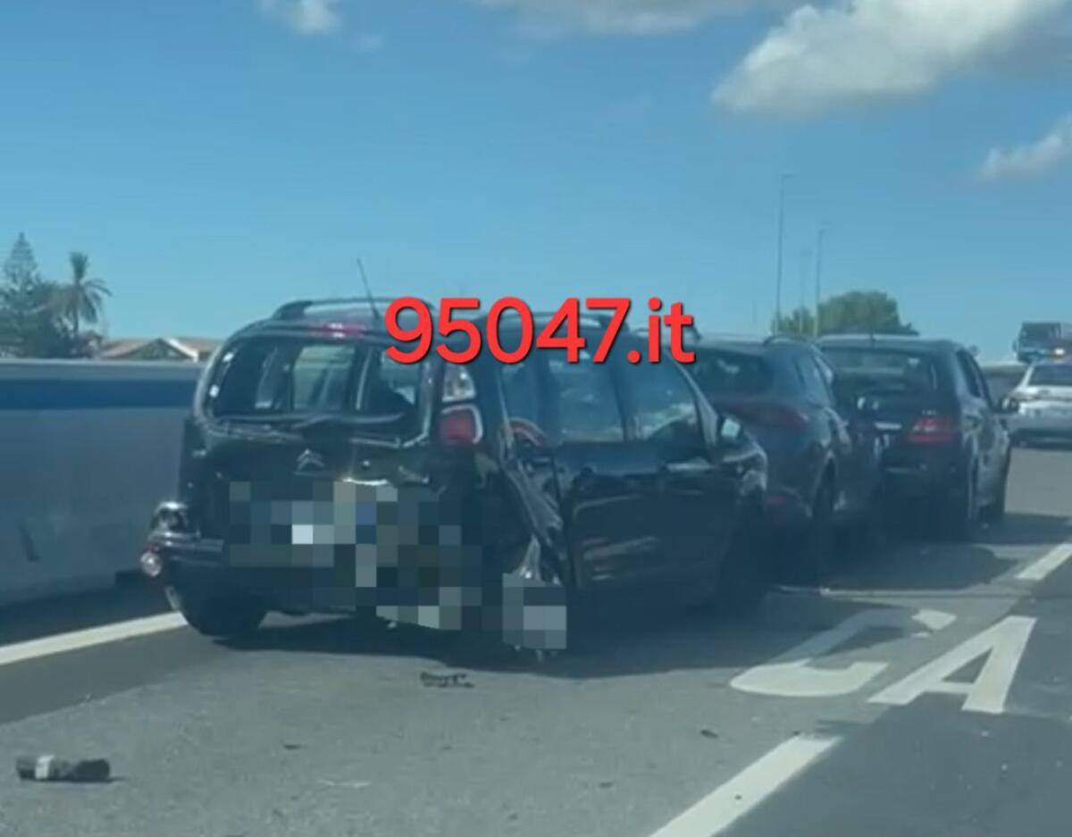 TAMPONAMENTO SULLA TANGENZIALE DI CATANIA: COINVOLTE  ALMENOCINQUE AUTOVETTURE, SOCCORSI SUL POSTO - 