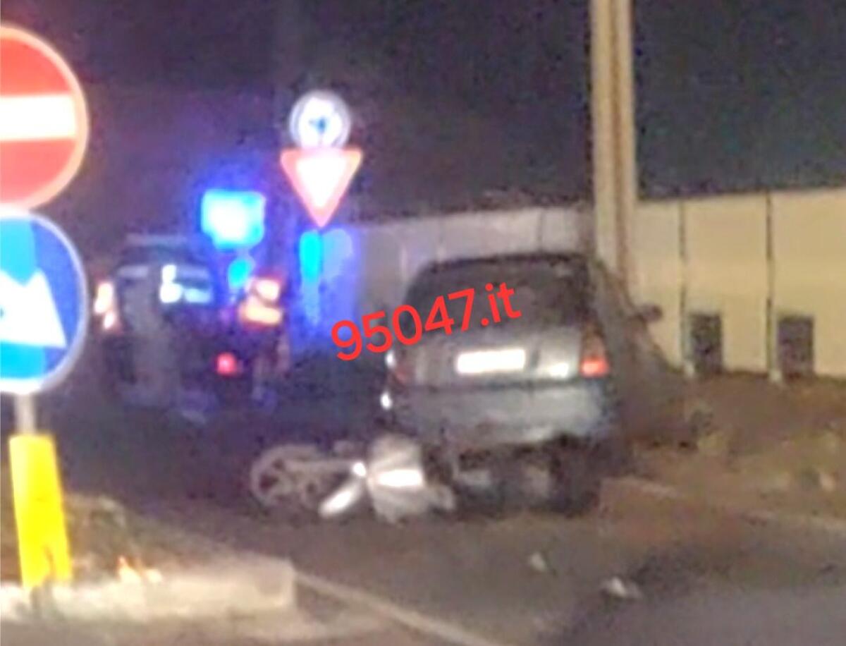 GRAVE INCIDENTE SULLA SP 14 TRA BELPASSO E PIANO TAVOLA: COINVOLTI MOTOCICLISTA E AUTOMOBILE - 