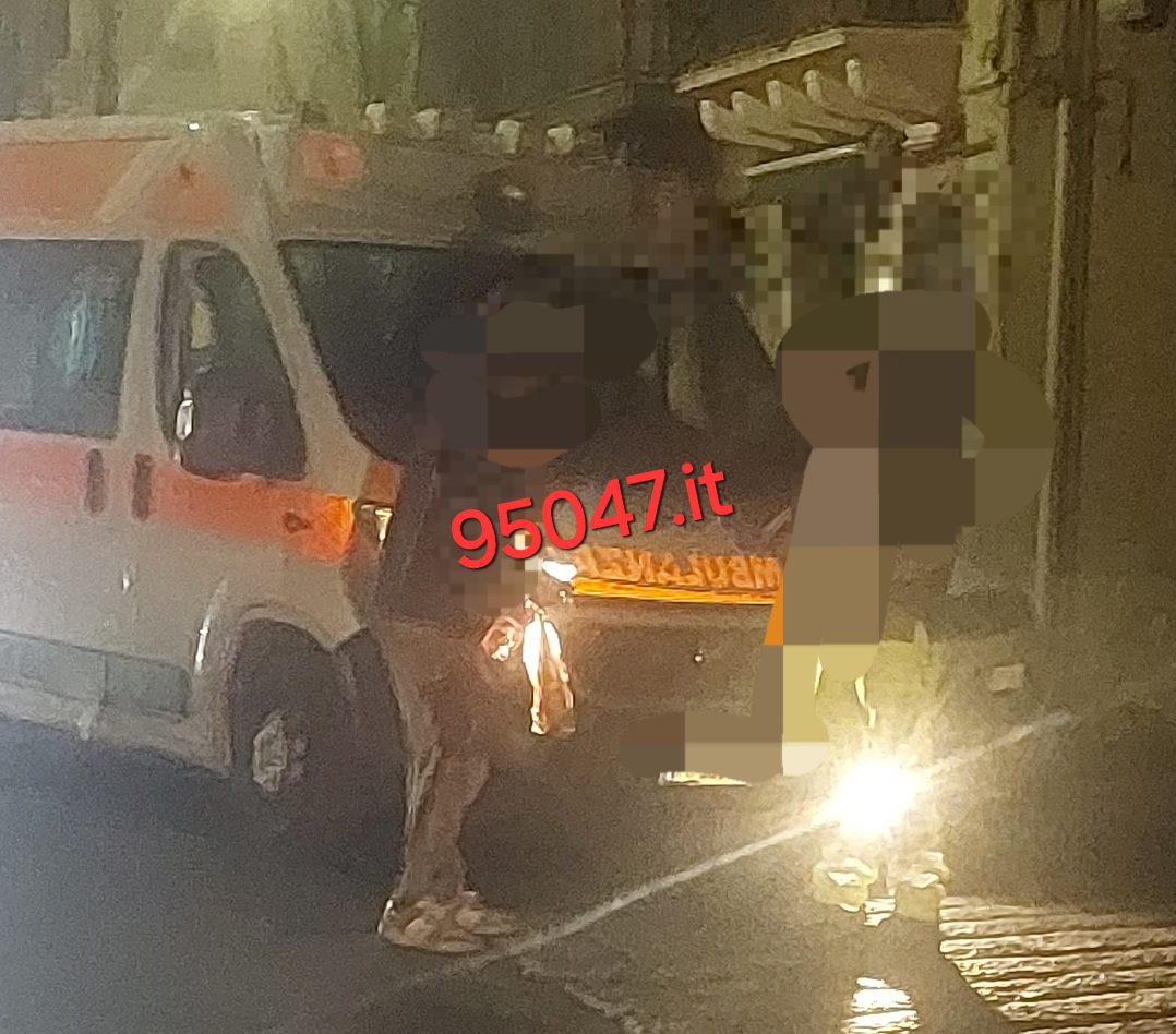 UOMO IN STATO DI ALTERAZIONE SI AUTOLESIONA IN STRADA: PAURA IERI SERA A PATERNÒ