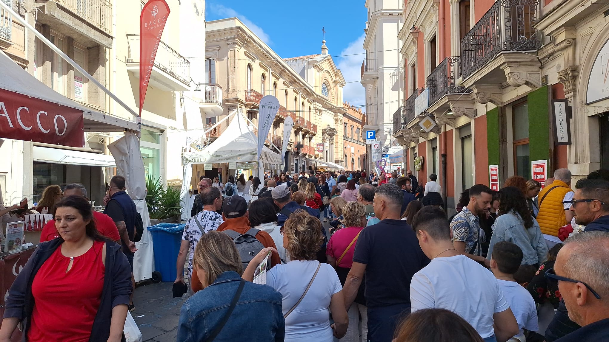GRANDE AFFLUENZA PER LA SAGRA DEL PISTACCHIO