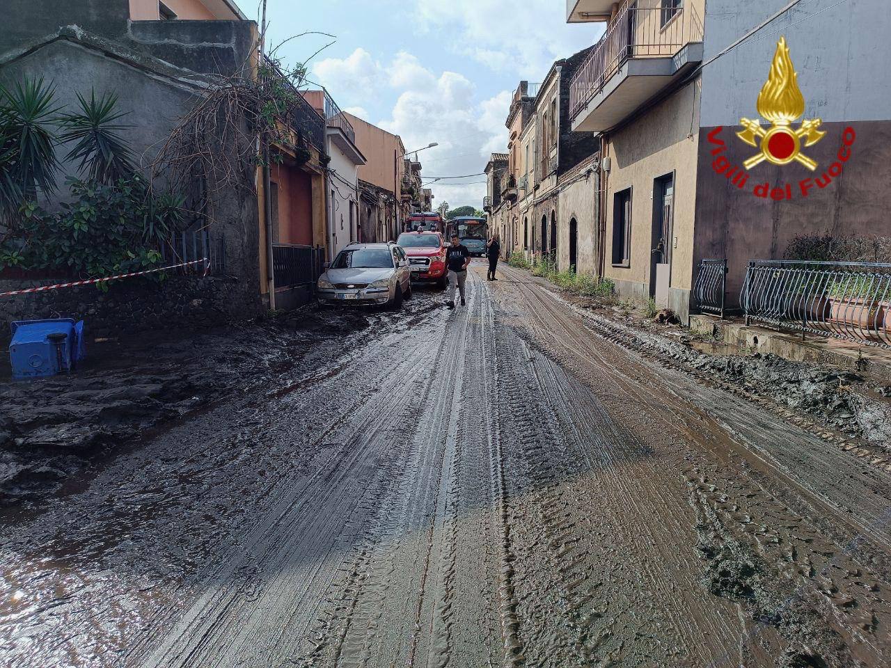 VIGILI DEL FUOCO IN AZIONE: 90 OPERAZIONI DI SOCCORSO NELLA PROVINCIA DI CATANIA