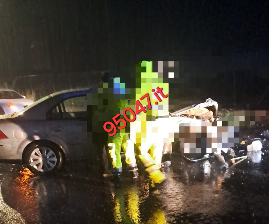 GRAVE INCIDENTE A PATERNÒ: AUTO SI SCHIANTA CONTRO UN MURO IN VIA BALATELLE