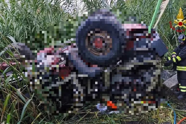 TRAGEDIA A TORTORICI, FUORISTRADA DELLA FORESTALE VOLA DA VIADOTTO, 1 MORTO E 2 FERITI