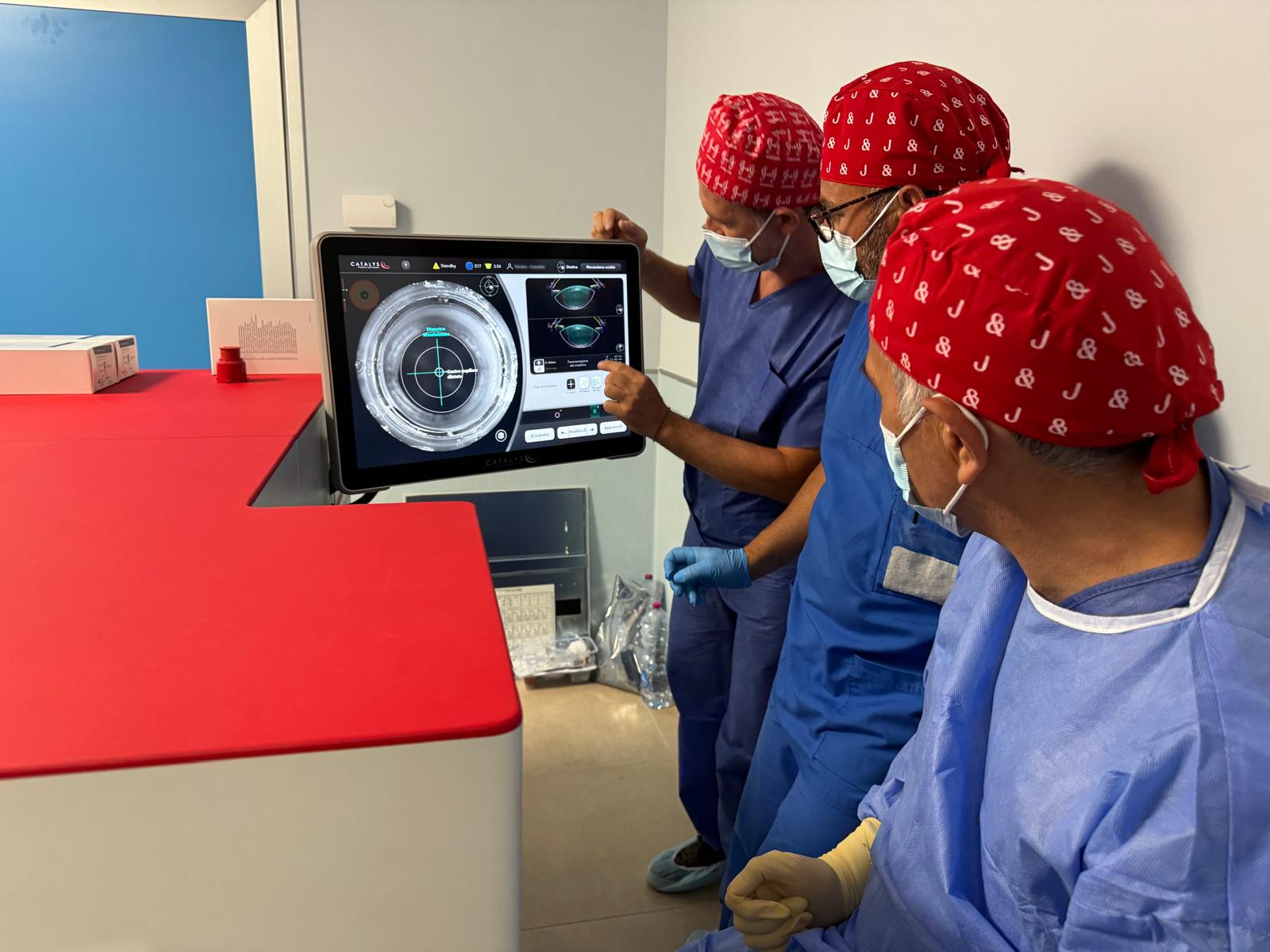 OSPEDALE DI CALTAGIRONE. INNOVAZIONI IN OCULISTICA. INTRODOTTI IL LASER A FEMTOSECONDI E IL SISTEMA 3D CON ANGIOGRAFIA INTRAOPERATORIA