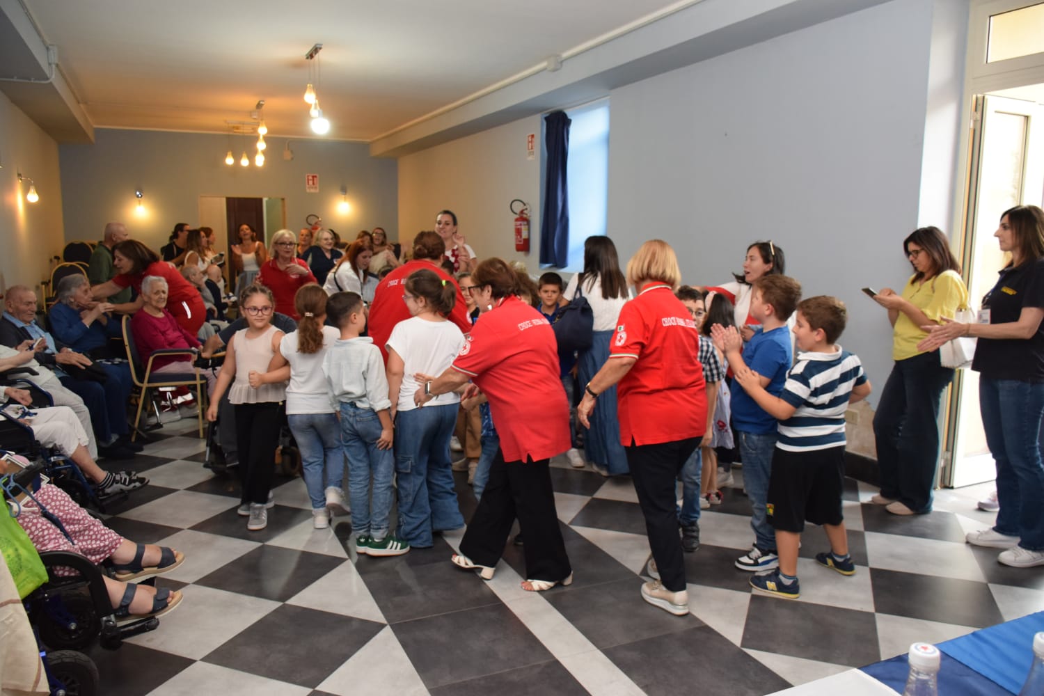 ENOSIS E CROCE ROSSA ITALIANA INSIEME PER CELEBRARE LA FESTA DEI NONNI 2024 ALL'IPAB/S.BELLIA DI PATERNÒ