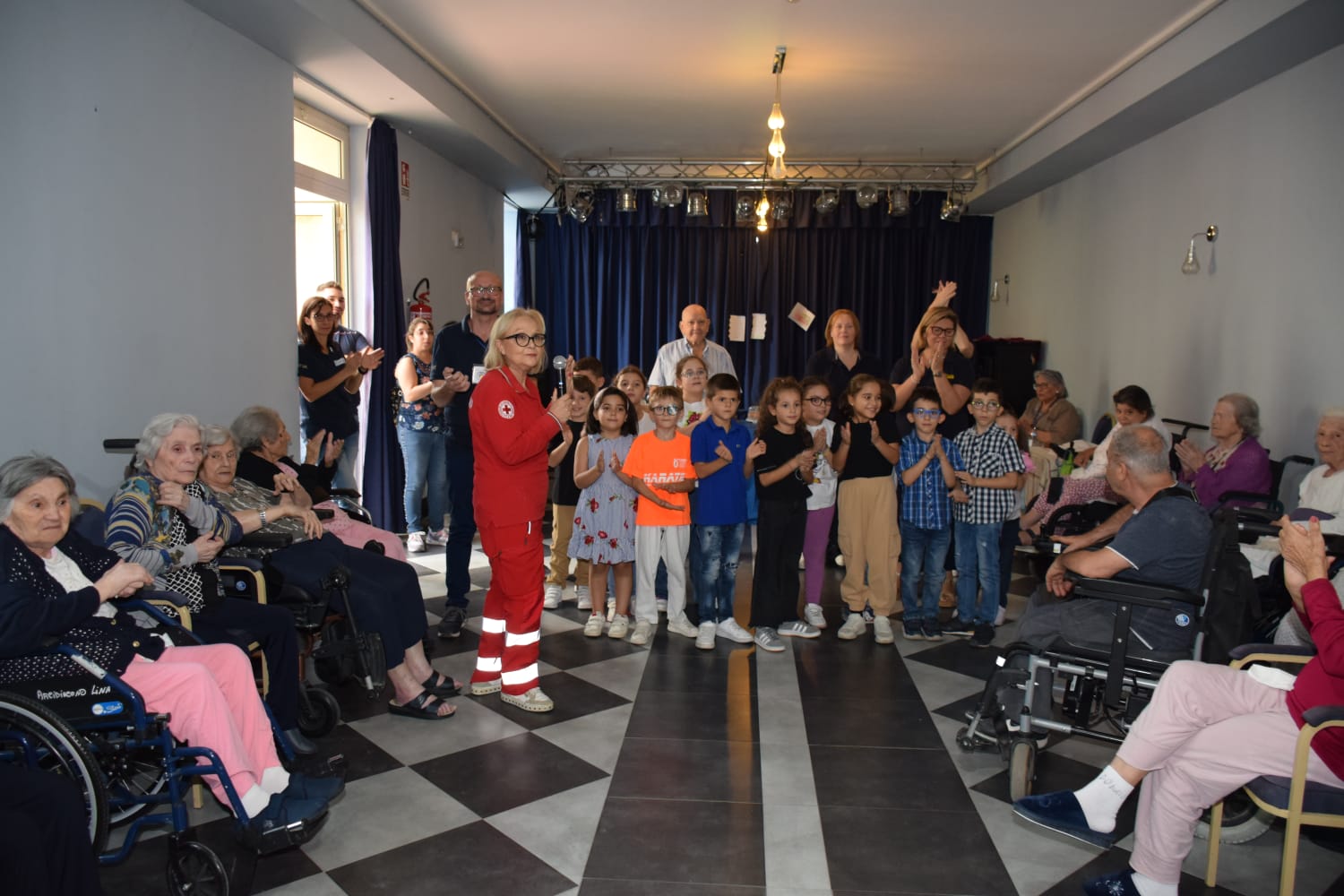 ENOSIS E CROCE ROSSA ITALIANA INSIEME PER CELEBRARE LA FESTA DEI NONNI 2024 ALL'IPAB/S.BELLIA DI PATERNÒ