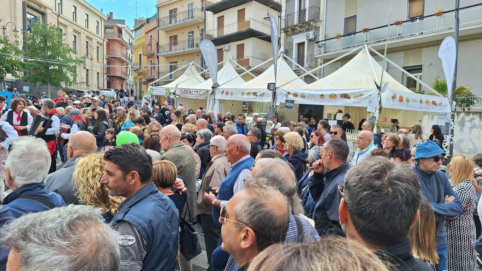 GRANDE AFFLUENZA PER LA SAGRA DEL PISTACCHIO