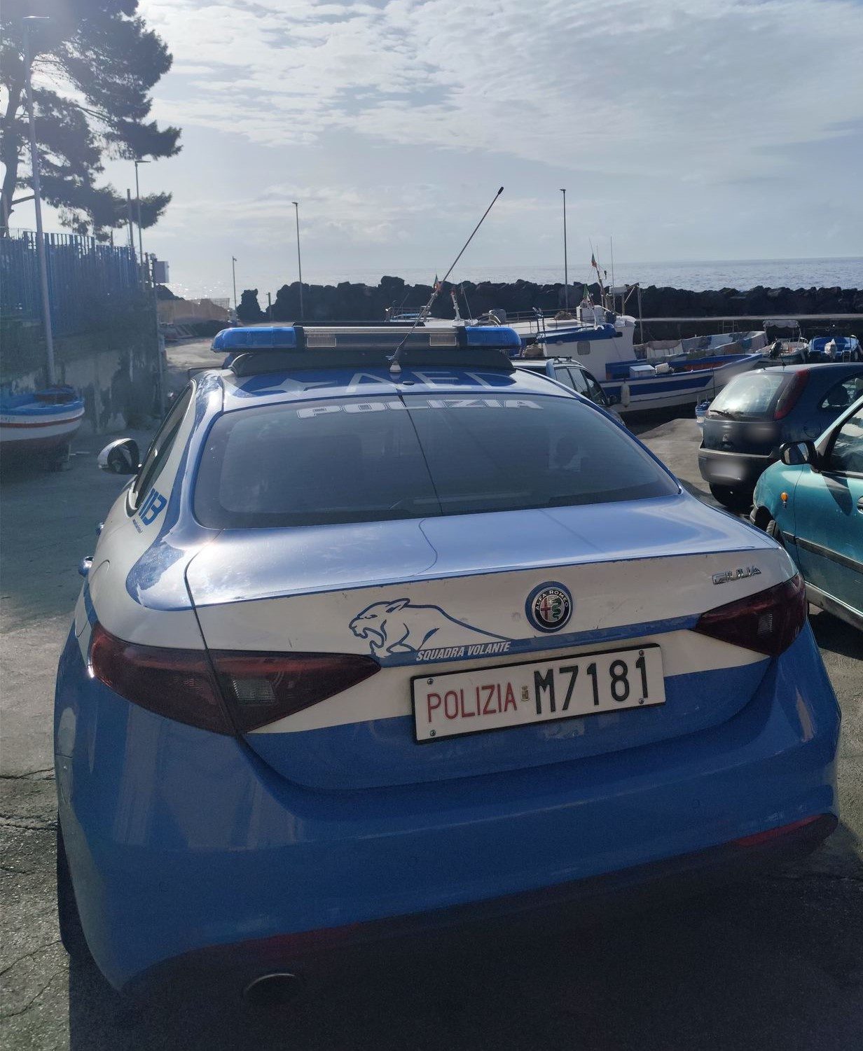 DUE ORDINI TROVATI NEL MOLO DI SAN GIOVANNI LI CUTI, MESSI IN SICUREZZA DALLA POLIZIA DI STATO