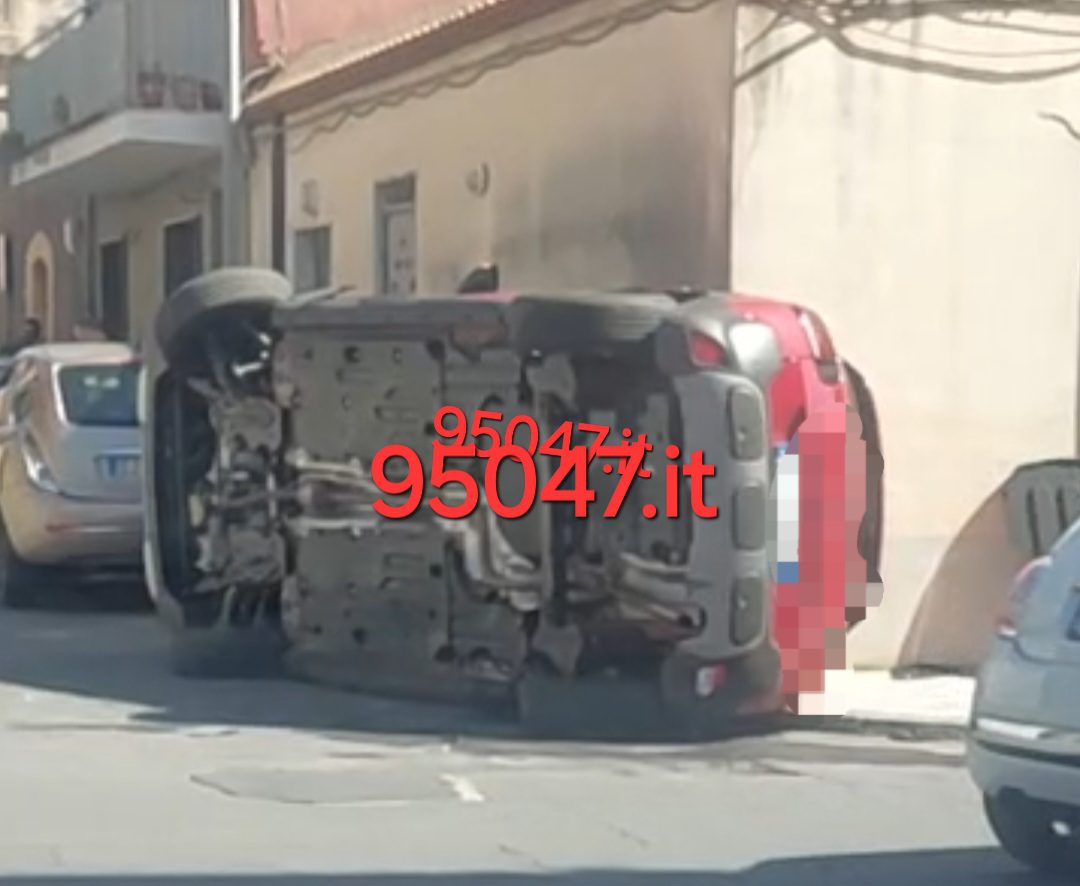 SCONTRO OGGI SULLA SS 121 E AUTO RIBALTATA A BELPASSO