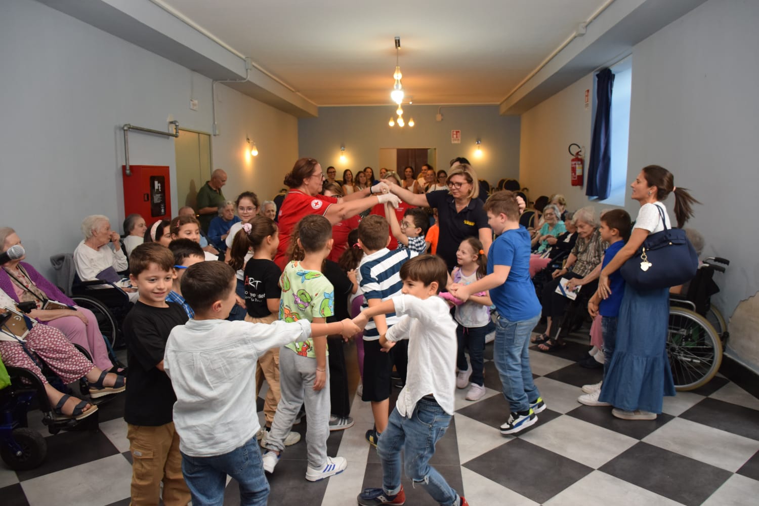 ENOSIS E CROCE ROSSA ITALIANA INSIEME PER CELEBRARE LA FESTA DEI NONNI 2024 ALL'IPAB/S.BELLIA DI PATERNÒ