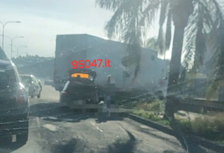 PATERNO': SCONTRO QUESTA MATTINA TRA AUTO E CAMION VICINO ALLA PISCINA COMUNALE, FERITO IL CONDUCENTE DELL'AUTO