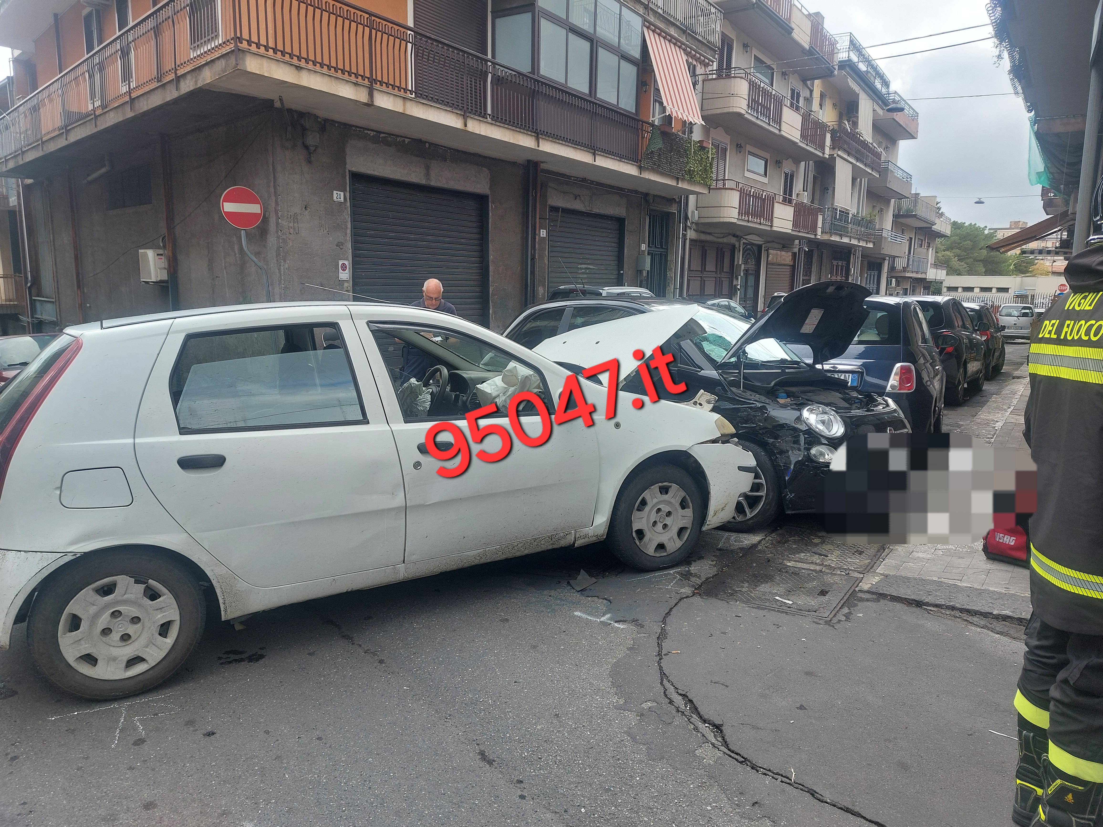 PATERNÒ: SCONTRO TRA DUE AUTO, UN FERITO TRASPORTATO IN OSPEDALE