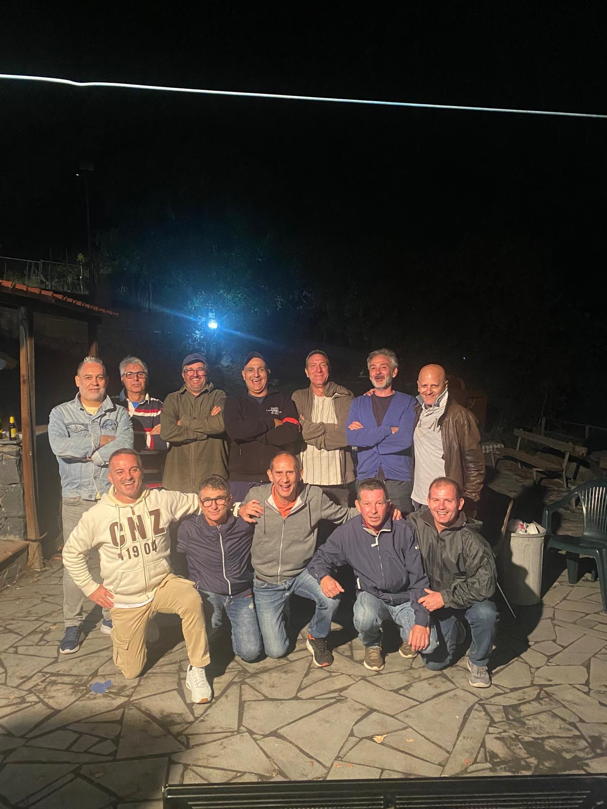 GLI ALLIEVI ECCELLENZA 1984 DEL BELPASSO SI RITROVANO PER UNA RIMPATRIATA STORICA DOPO 40 ANNI